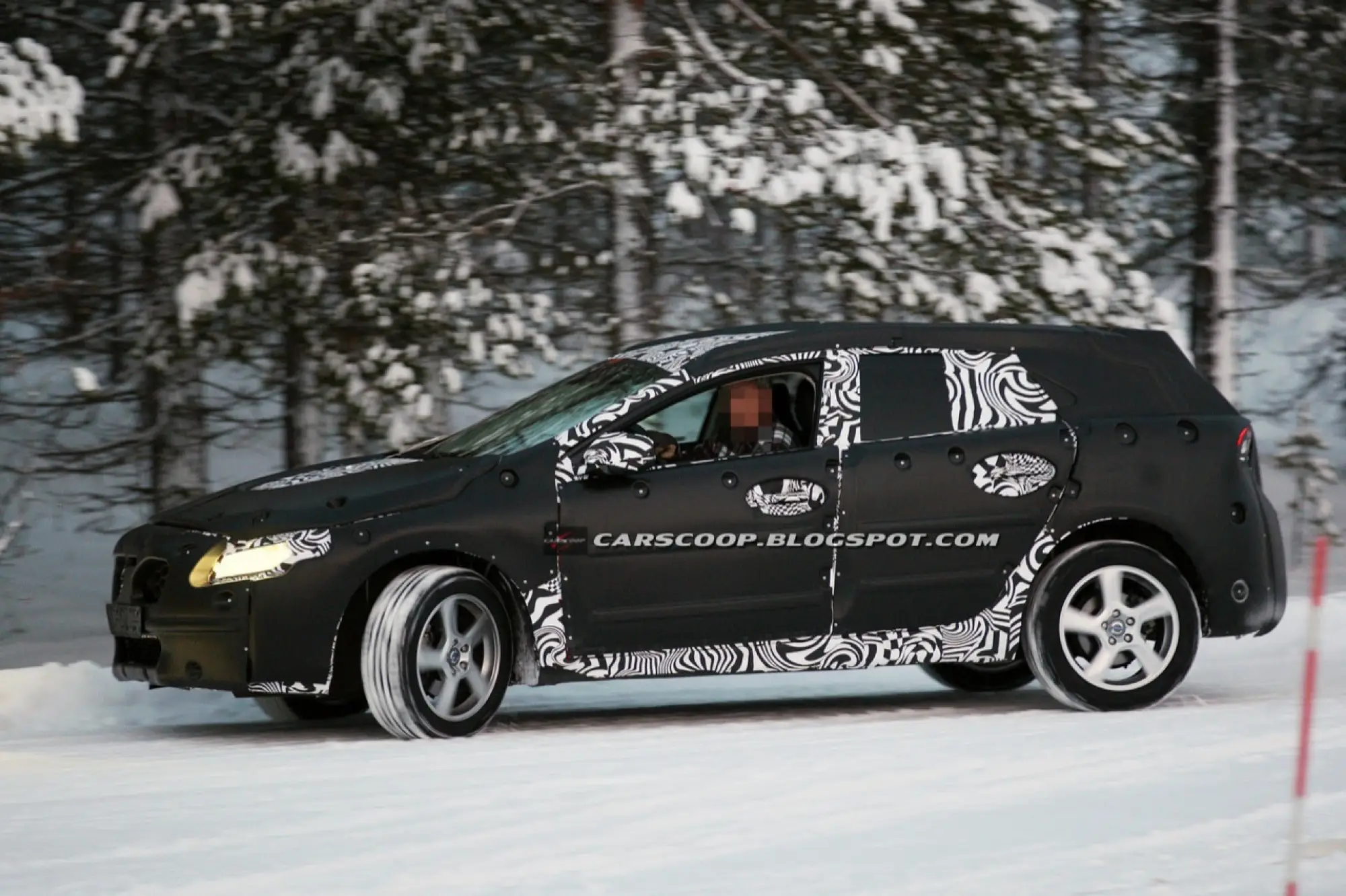 Volvo V40 - Foto spia 20-12-2011 - 6