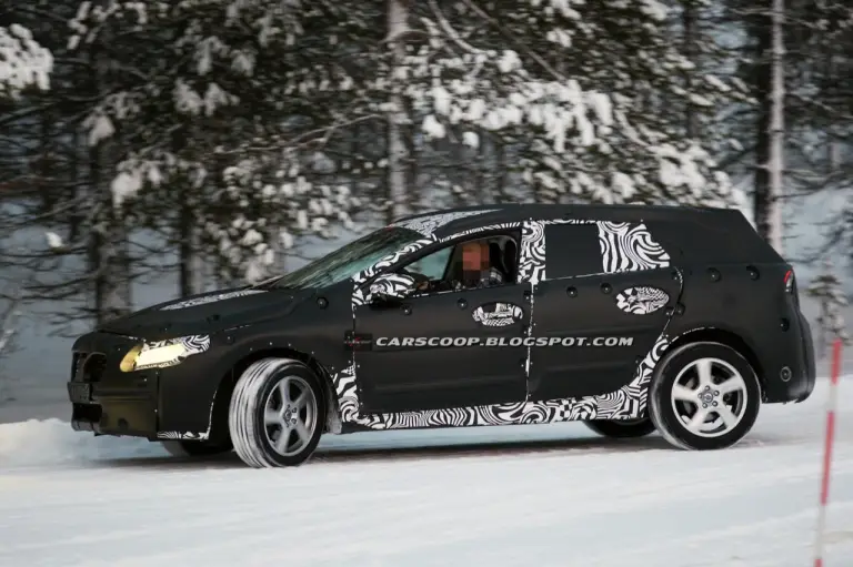 Volvo V40 - Foto spia 20-12-2011 - 6