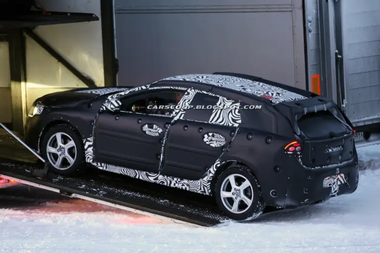 Volvo V40 - Foto spia 20-12-2011 - 9