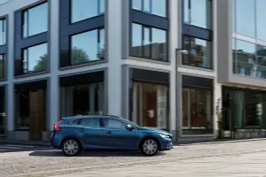 Volvo V40 MY 2017 - 18