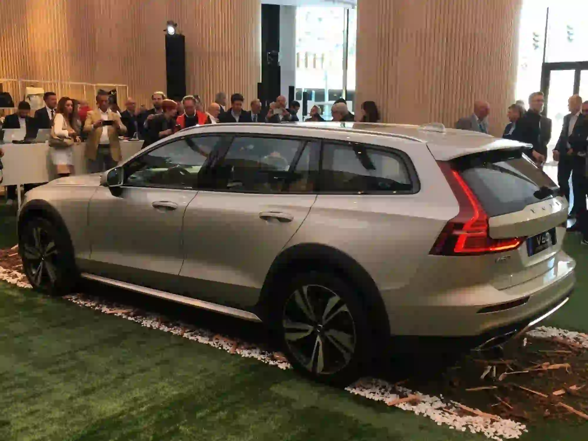 Volvo V60 Cross Country - Anteprima Milano - 5