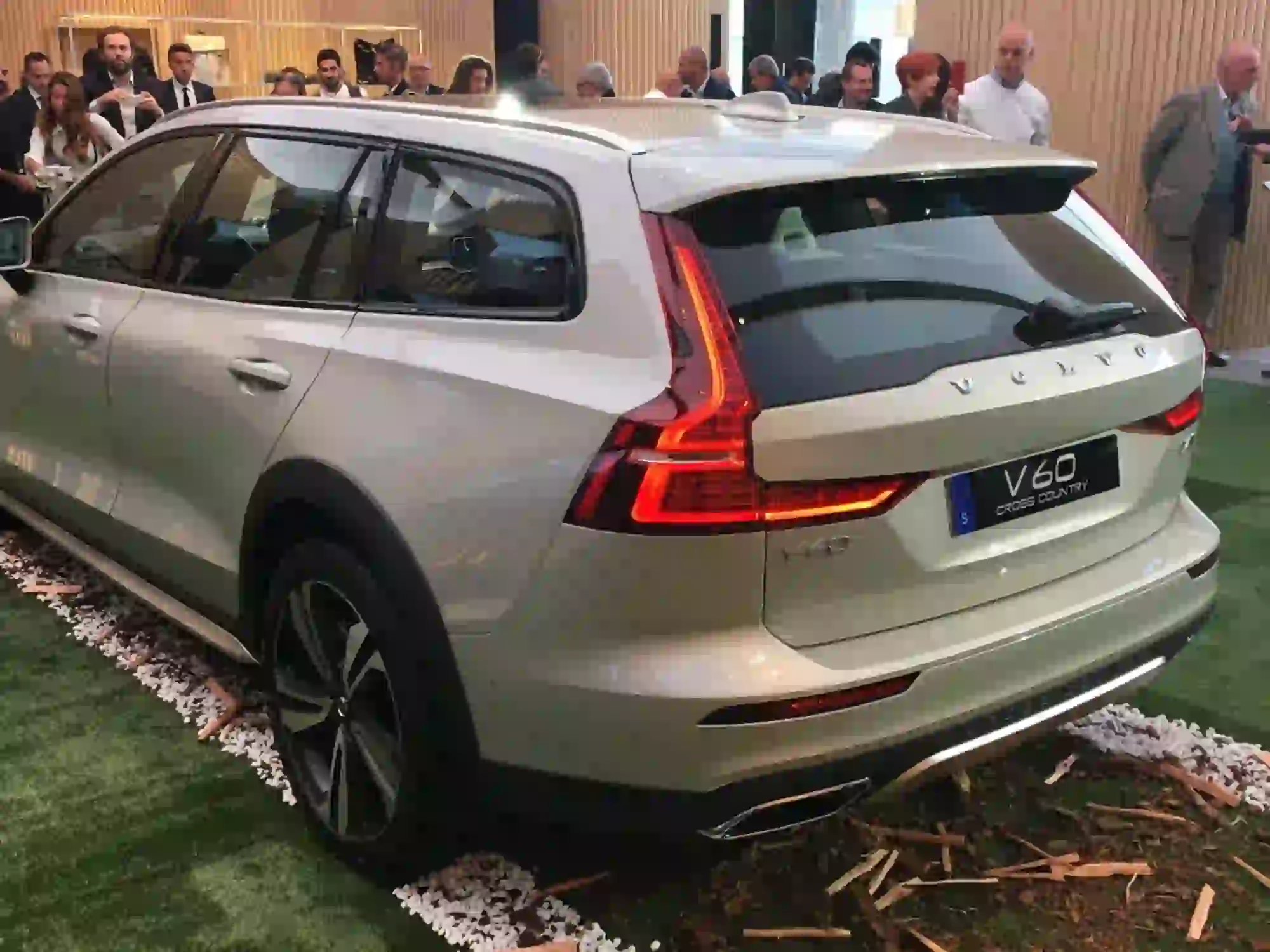 Volvo V60 Cross Country - Anteprima Milano - 6