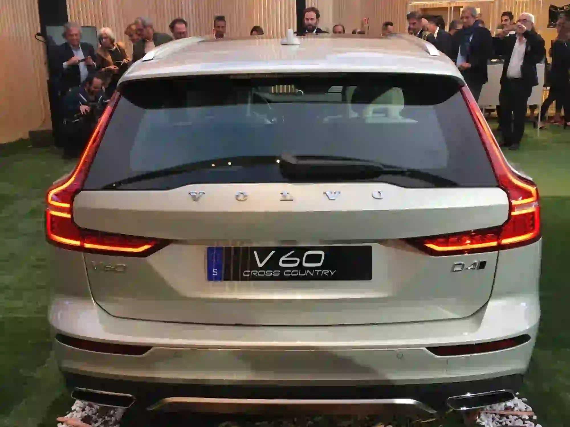 Volvo V60 Cross Country - Anteprima Milano - 7