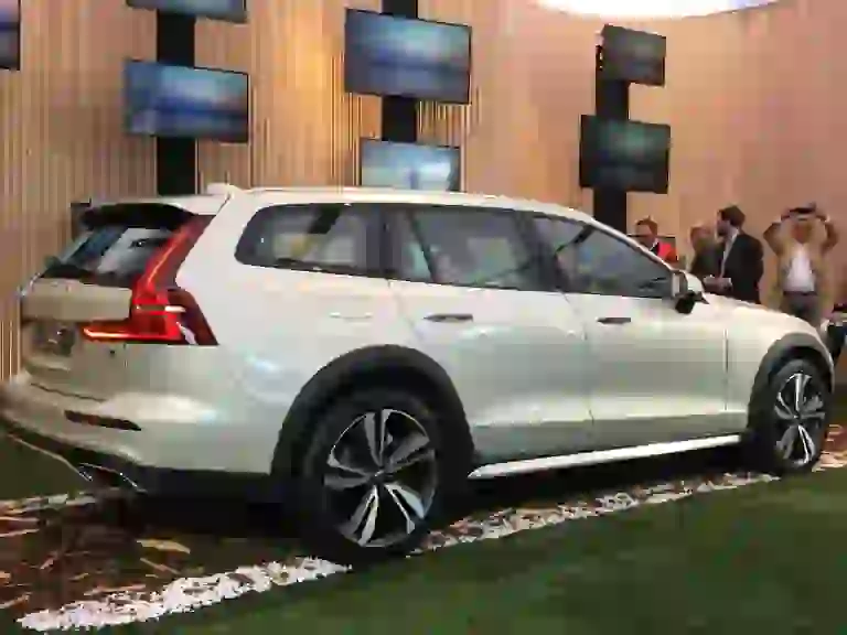Volvo V60 Cross Country - Anteprima Milano - 8