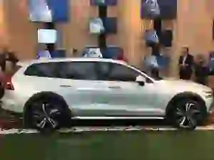 Volvo V60 Cross Country - Anteprima Milano