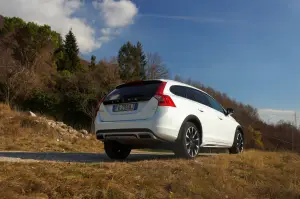 Volvo V60 Cross Country - Prova su strada 2016