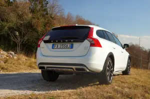 Volvo V60 Cross Country - Prova su strada 2016