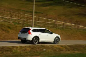 Volvo V60 Cross Country - Prova su strada 2016