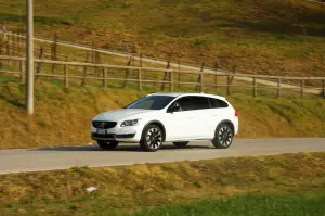 Volvo V60 Cross Country - Prova su strada 2016