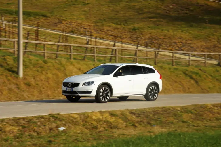 Volvo V60 Cross Country - Prova su strada 2016 - 47