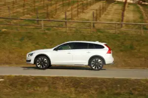 Volvo V60 Cross Country - Prova su strada 2016