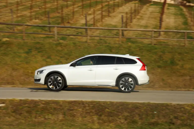 Volvo V60 Cross Country - Prova su strada 2016 - 49