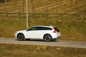 Volvo V60 Cross Country - Prova su strada 2016