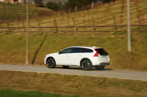 Volvo V60 Cross Country - Prova su strada 2016