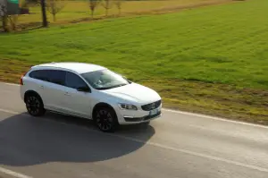 Volvo V60 Cross Country - Prova su strada 2016
