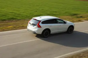 Volvo V60 Cross Country - Prova su strada 2016