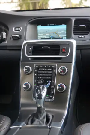 Volvo V60 Cross Country - Prova su strada 2016