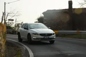 Volvo V60 Cross Country - Prova su strada 2016