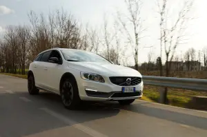 Volvo V60 Cross Country - Prova su strada 2016