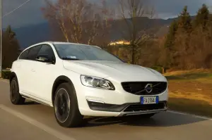 Volvo V60 Cross Country - Prova su strada 2016