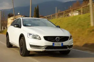Volvo V60 Cross Country - Prova su strada 2016