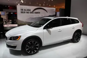 Volvo V60 Cross Country - Salone di Detroit 2015 - 3