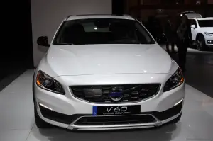 Volvo V60 Cross Country - Salone di Detroit 2015 - 5