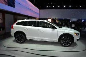 Volvo V60 Cross Country - Salone di Los Angeles 2014