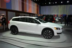 Volvo V60 Cross Country - Salone di Los Angeles 2014