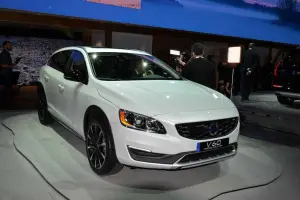 Volvo V60 Cross Country - Salone di Los Angeles 2014