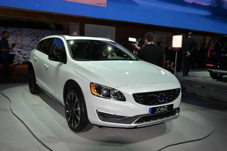 Volvo V60 Cross Country - Salone di Los Angeles 2014 - 3