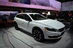 Volvo V60 Cross Country - Salone di Los Angeles 2014 - 4