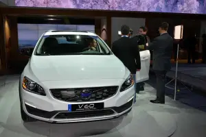 Volvo V60 Cross Country - Salone di Los Angeles 2014