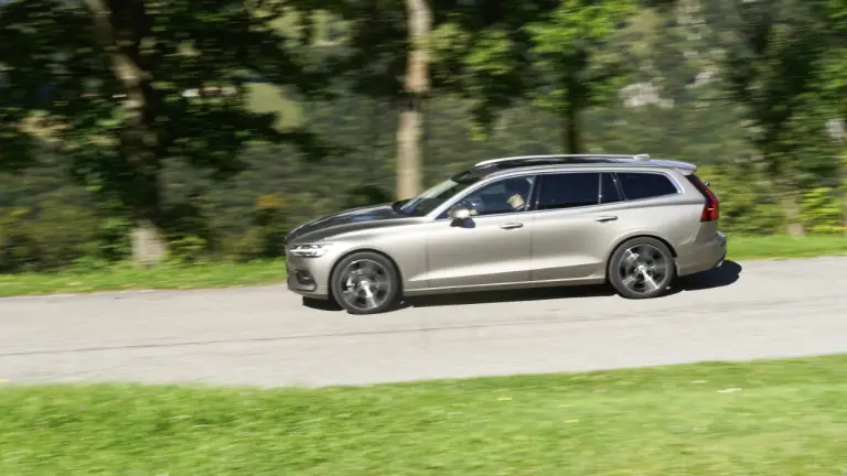 Volvo V60 D4 Prova su strada 2018 - 40