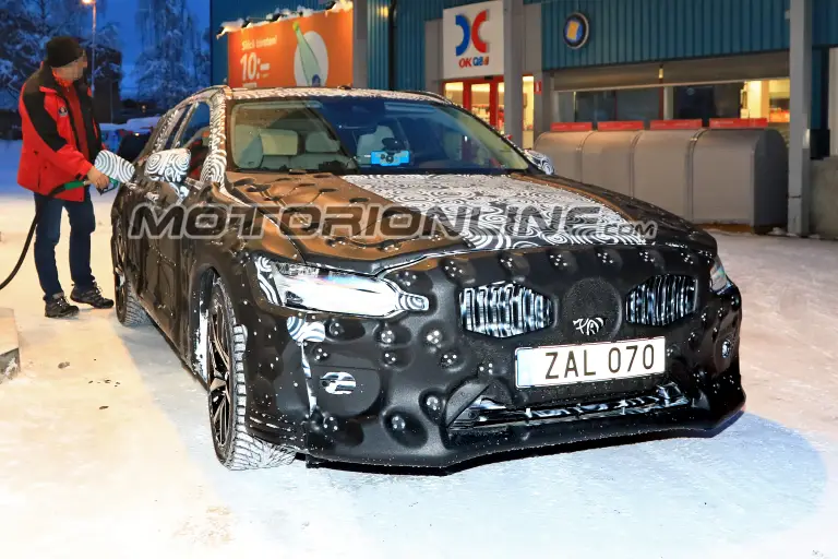 Volvo V60 foto spia 25 gennaio 2018 - 1