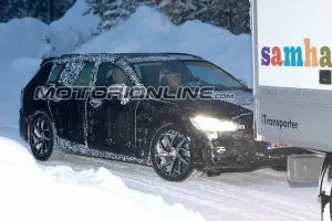 Volvo V60 foto spia 25 gennaio 2018