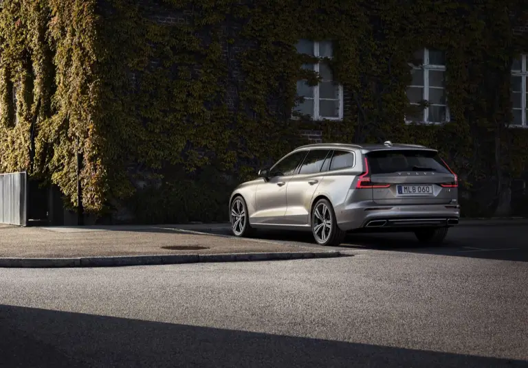 Volvo V60 MY 2018 - Test Drive in Anteprima - 16