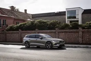 Volvo V60 MY 2018 - Test Drive in Anteprima