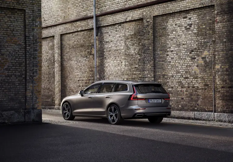 Volvo V60 MY 2018 - Test Drive in Anteprima - 26