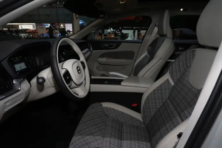 Volvo V60 - Salone di Ginevra 2018 - 12