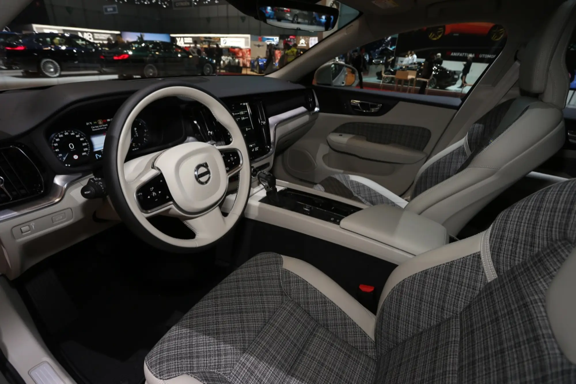 Volvo V60 - Salone di Ginevra 2018 - 13