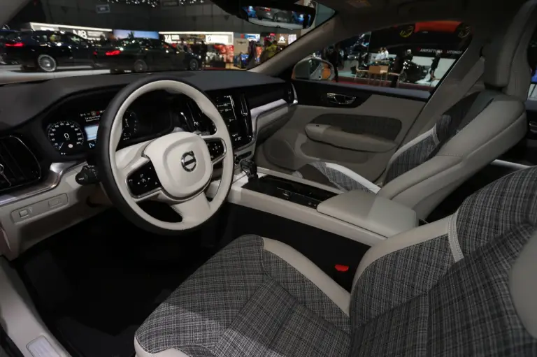 Volvo V60 - Salone di Ginevra 2018 - 13