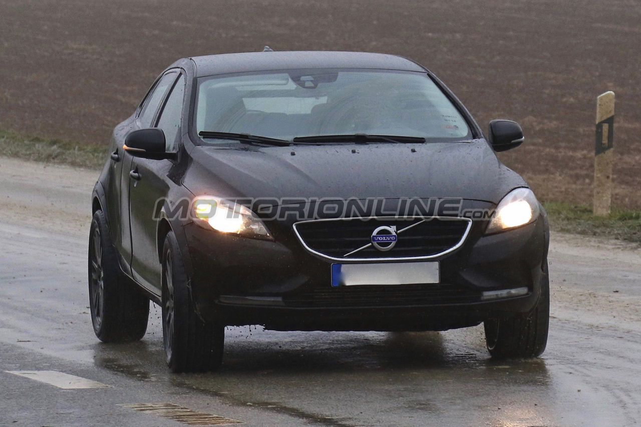 Volvo XC40 - Foto spia del muletto 10-04-2016