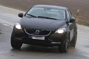 Volvo XC40 - Foto spia del muletto 10-04-2016 - 2