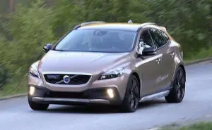 Volvo XC40 immagini senza veli