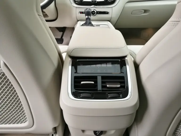 Volvo XC60 2017 - Primo Contatto  - 12