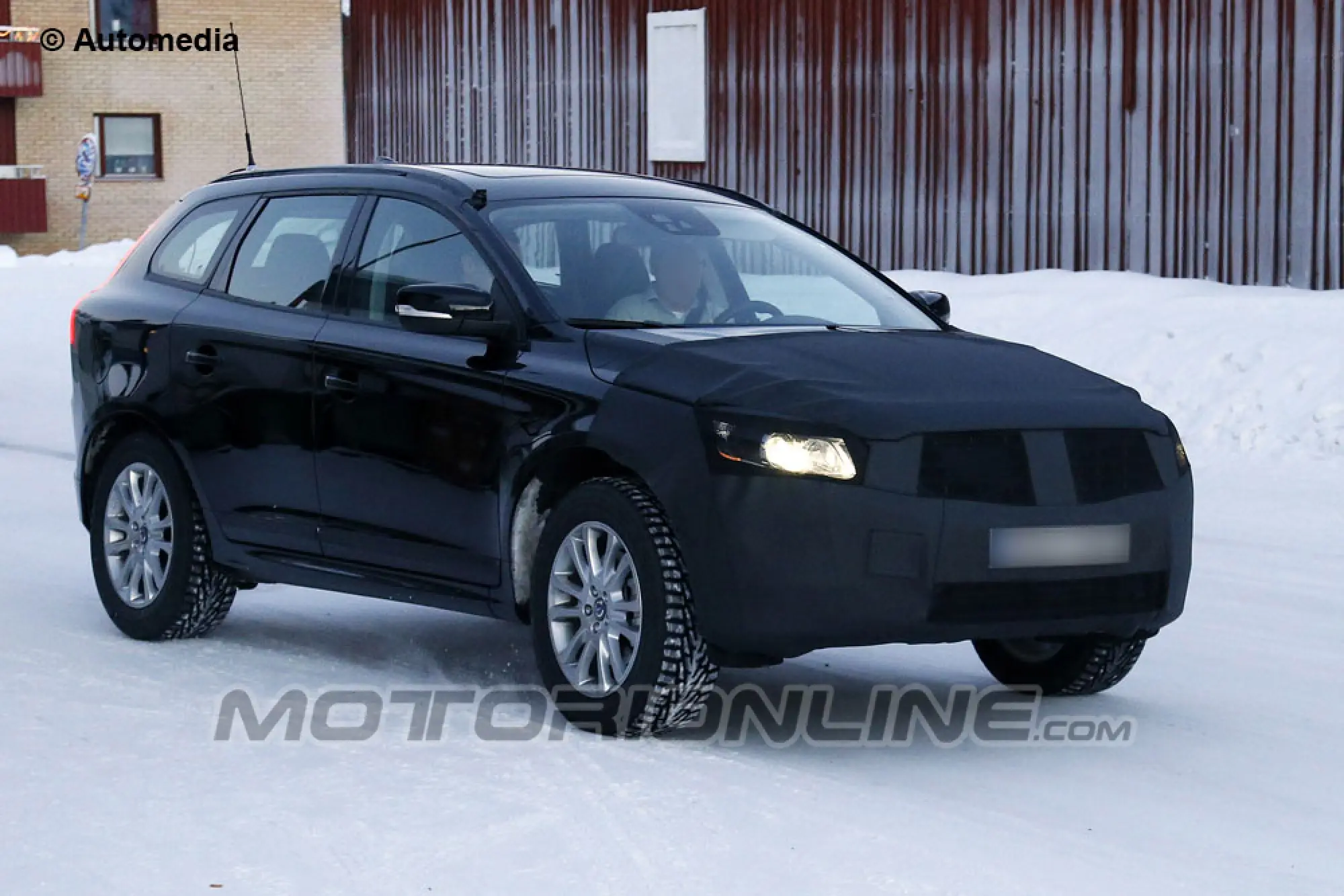 Volvo XC60 facelift - Foto spia 24-01-2013 - 2