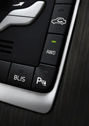 Volvo XC60 ibrida plug-in - Foto ufficiali