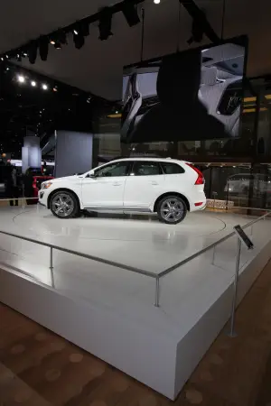 Volvo XC60 Plug In Hybrid Concept - Salone di Detroit 2011 - 13