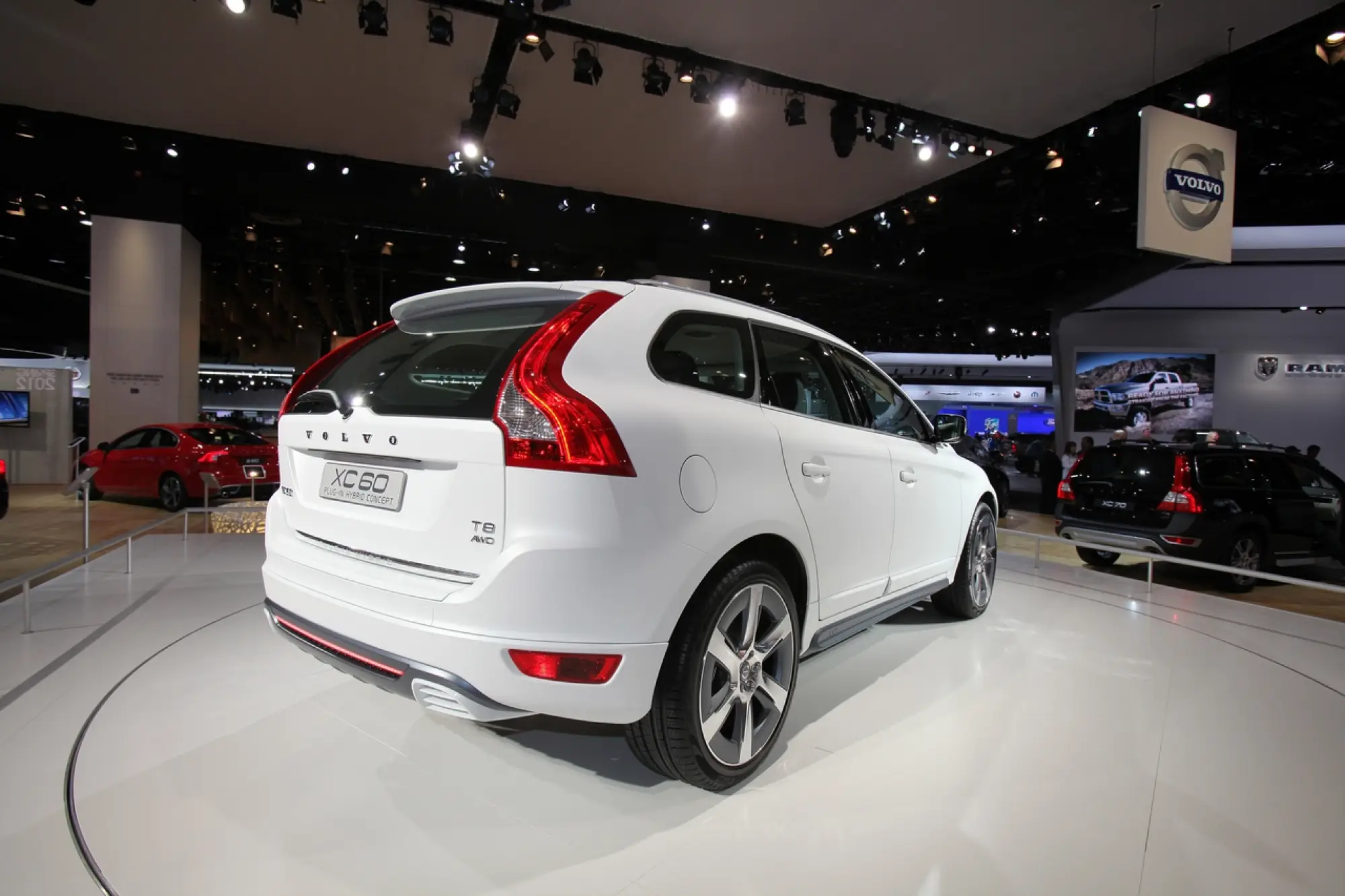 Volvo XC60 Plug In Hybrid Concept - Salone di Detroit 2011 - 21